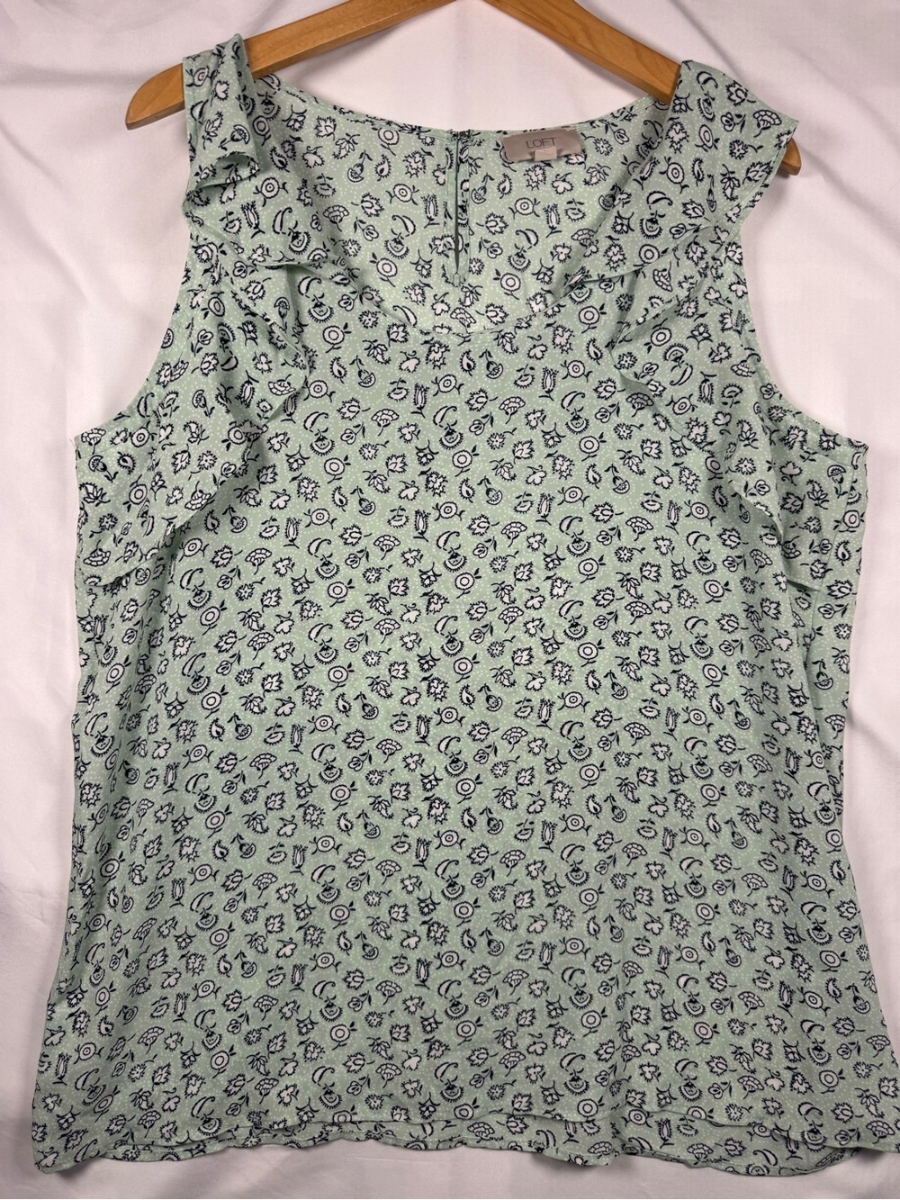 LOFT Mint Green & Navy Floral Printed Ruffle Neckline Sleeveless Blouse SZ XL EC